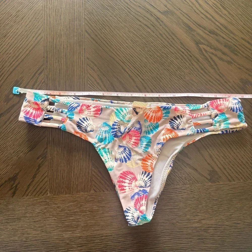 Raisins Beige Sea Shell Print Triangle Bikini Set - Picture 12 of 12